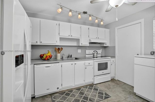 3050 NE 16th Ave 407, Oakland Park, FL 33334