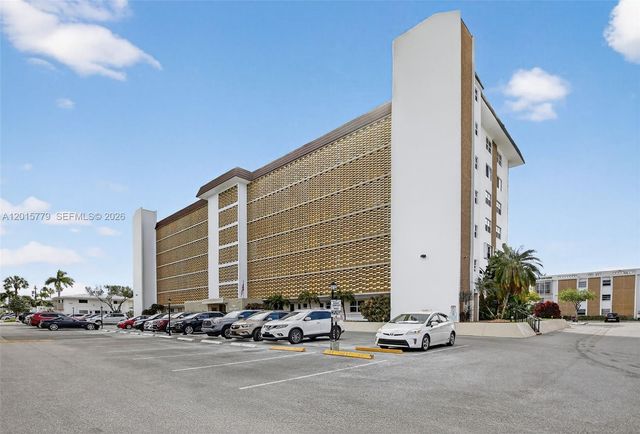 3050 NE 16th Ave 407, Oakland Park, FL 33334