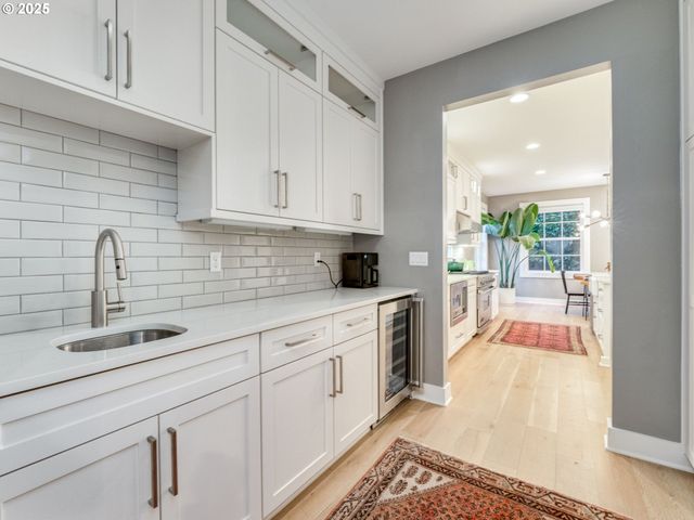 2416 Ne REGENTS Dr, Portland, OR 97212