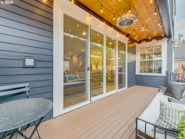 2416 Ne REGENTS Dr, Portland, OR 97212