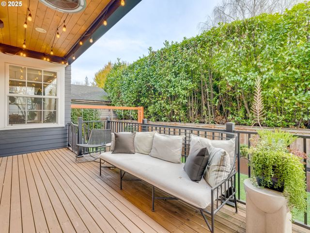 2416 Ne REGENTS Dr, Portland, OR 97212