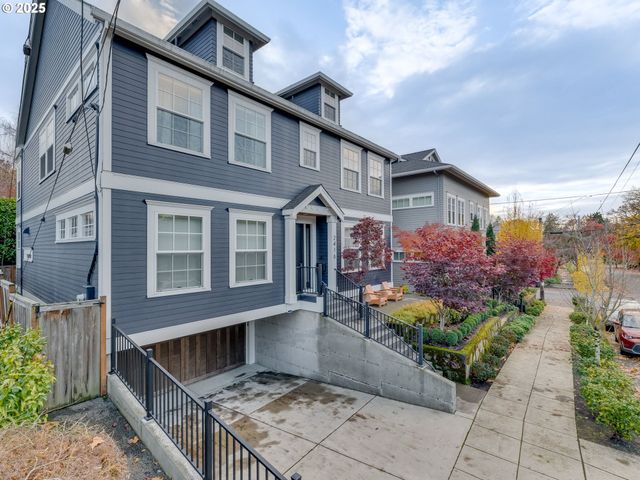 2416 Ne REGENTS Dr, Portland, OR 97212