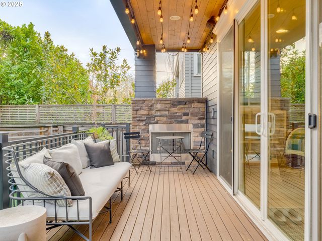 2416 Ne REGENTS Dr, Portland, OR 97212