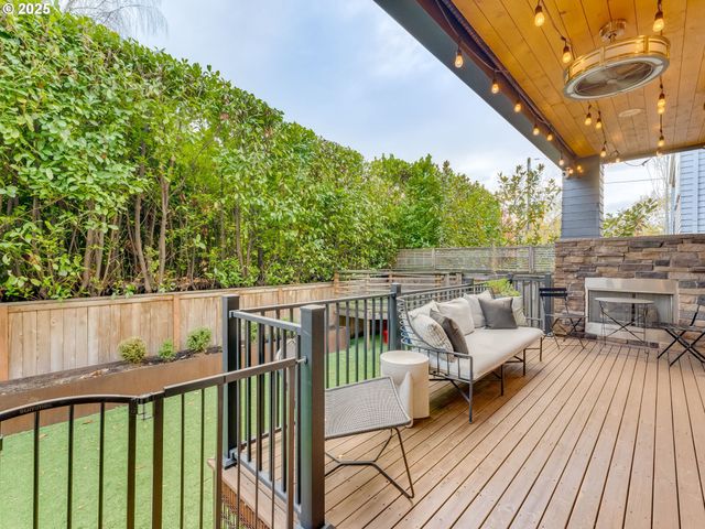 2416 Ne REGENTS Dr, Portland, OR 97212