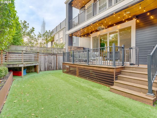 2416 Ne REGENTS Dr, Portland, OR 97212