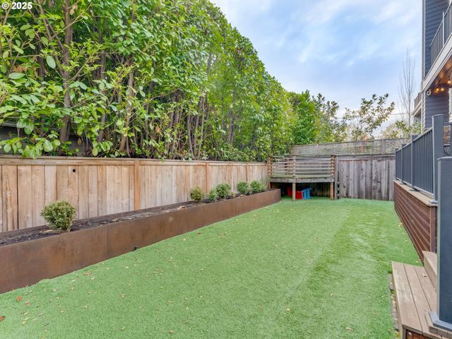 2416 Ne REGENTS Dr, Portland, OR 97212