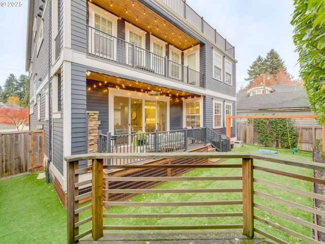 2416 Ne REGENTS Dr, Portland, OR 97212