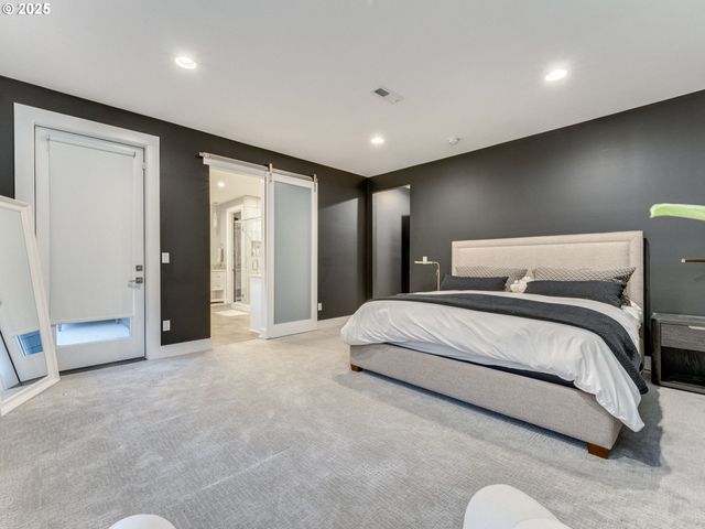 2416 Ne REGENTS Dr, Portland, OR 97212