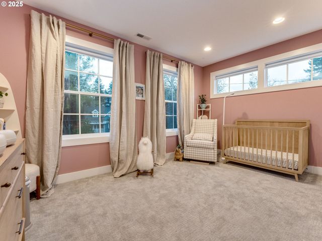 2416 Ne REGENTS Dr, Portland, OR 97212