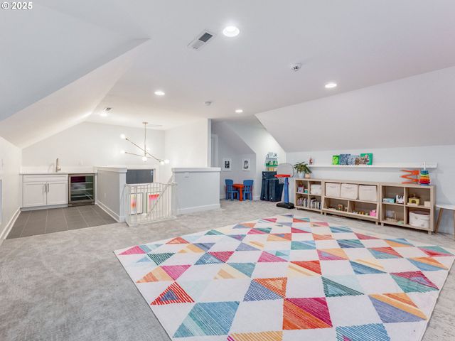 2416 Ne REGENTS Dr, Portland, OR 97212