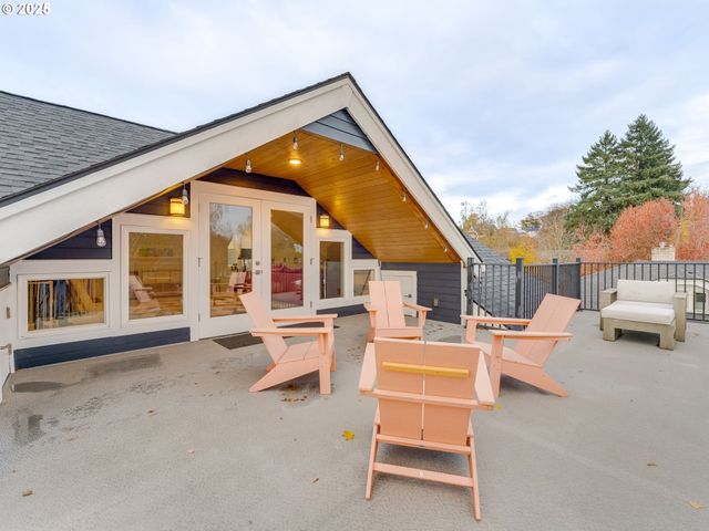 2416 Ne REGENTS Dr, Portland, OR 97212