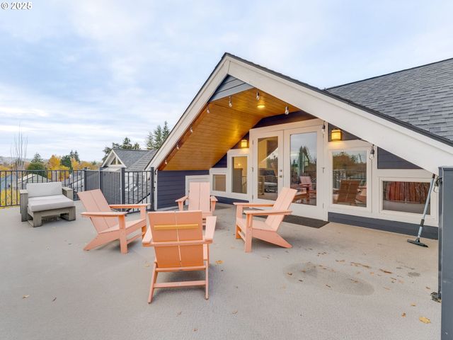 2416 Ne REGENTS Dr, Portland, OR 97212