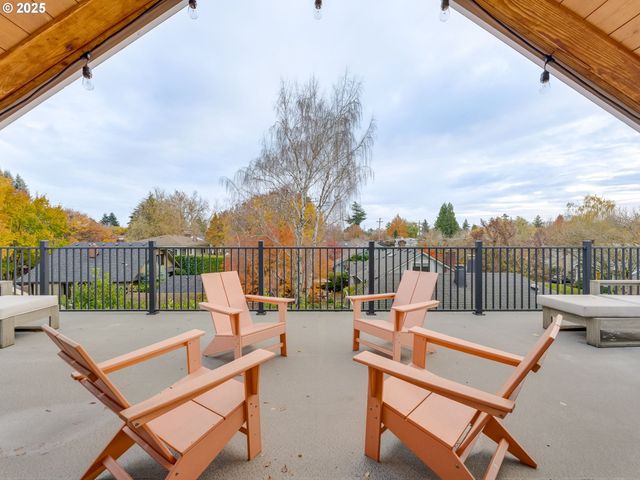 2416 Ne REGENTS Dr, Portland, OR 97212