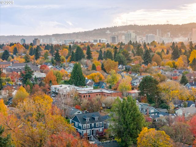 2416 Ne REGENTS Dr, Portland, OR 97212