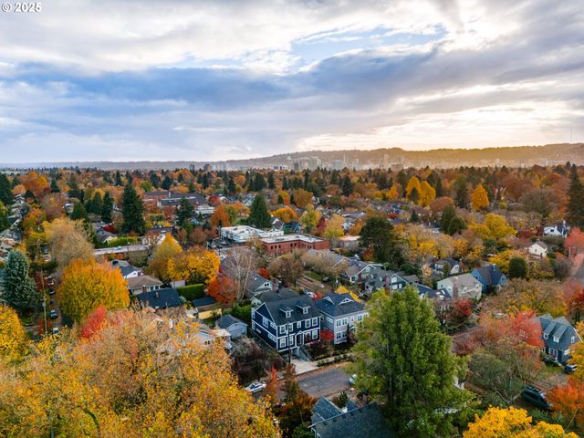 2416 Ne REGENTS Dr, Portland, OR 97212