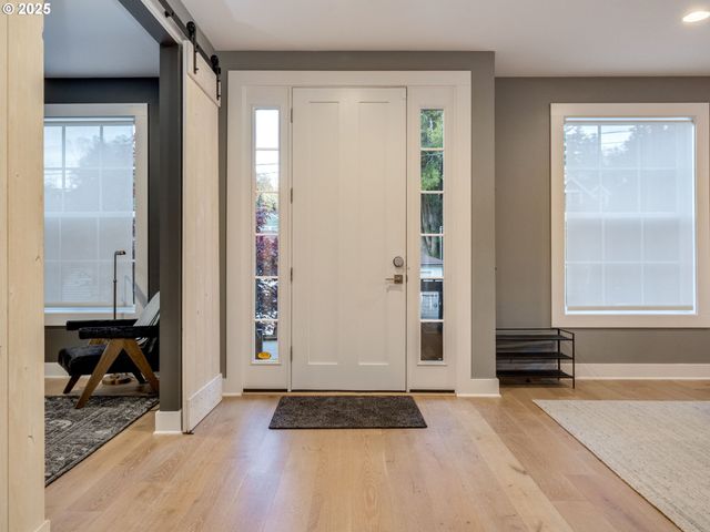 2416 Ne REGENTS Dr, Portland, OR 97212