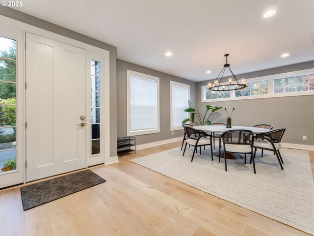 2416 Ne REGENTS Dr, Portland, OR 97212