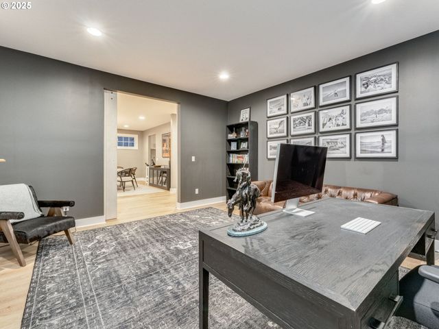 2416 Ne REGENTS Dr, Portland, OR 97212