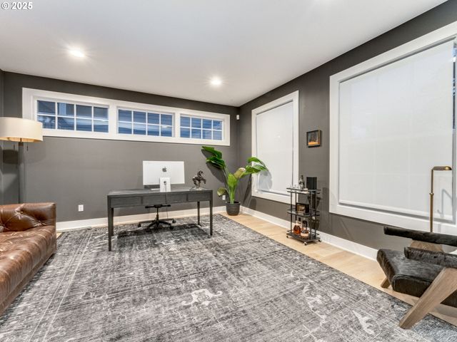 2416 Ne REGENTS Dr, Portland, OR 97212