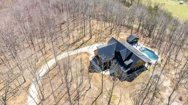 639 Piney Creek Rd, Hohenwald, TN 38462
