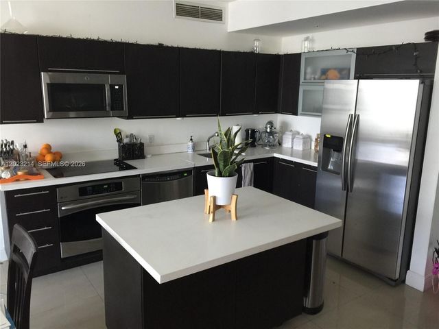 90 SW 3 ST 2614, Miami, FL 33130