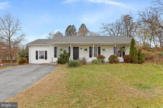 49 YARROW CIR, Martinsburg, WV 25404