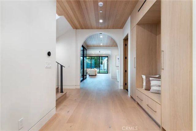 16749 Addison, Encino, CA 91436