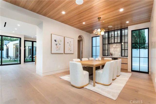 16749 Addison, Encino, CA 91436