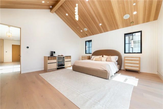 16749 Addison, Encino, CA 91436