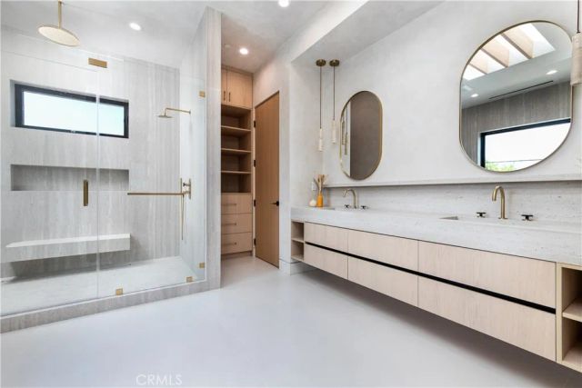 16749 Addison, Encino, CA 91436