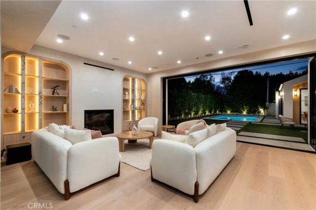 16749 Addison, Encino, CA 91436