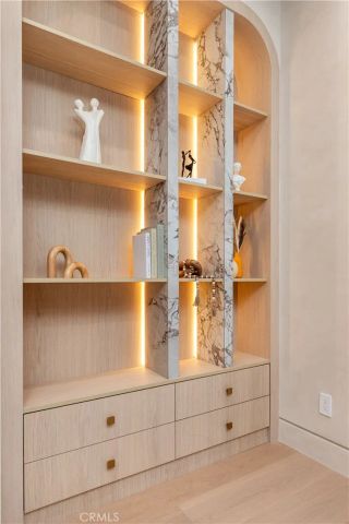 16749 Addison, Encino, CA 91436