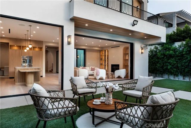 16749 Addison, Encino, CA 91436