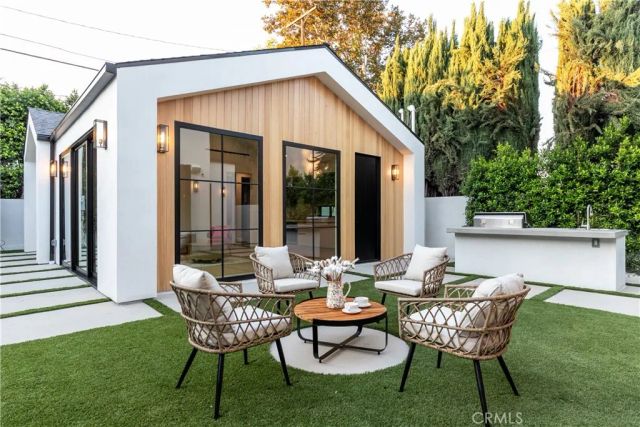 16749 Addison, Encino, CA 91436