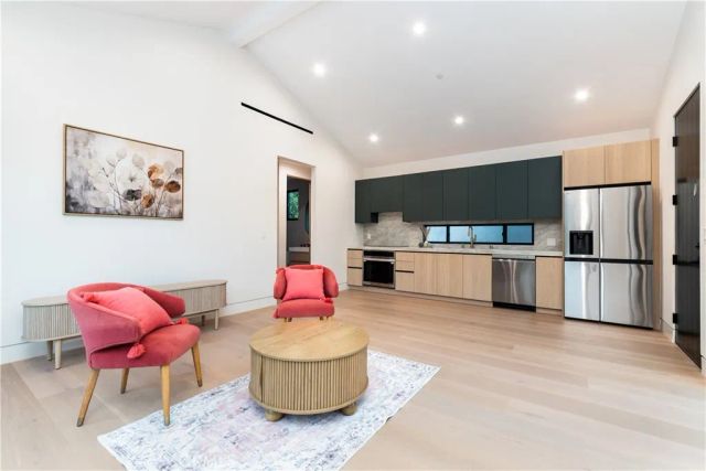 16749 Addison, Encino, CA 91436