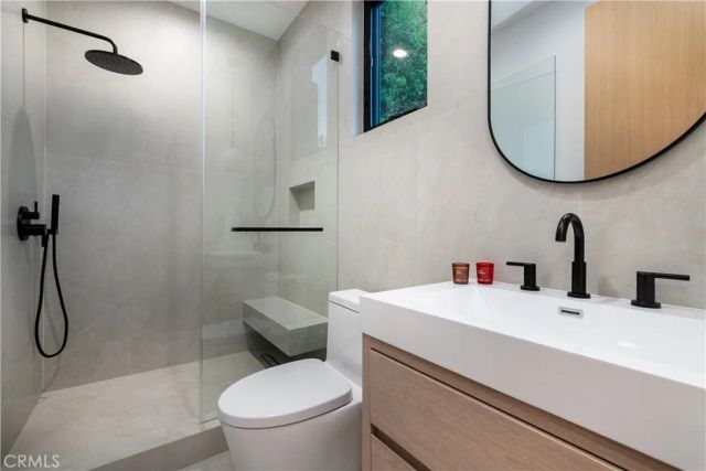 16749 Addison, Encino, CA 91436