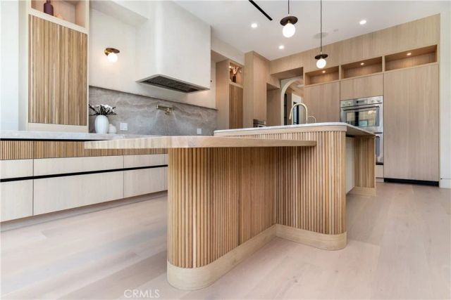 16749 Addison, Encino, CA 91436