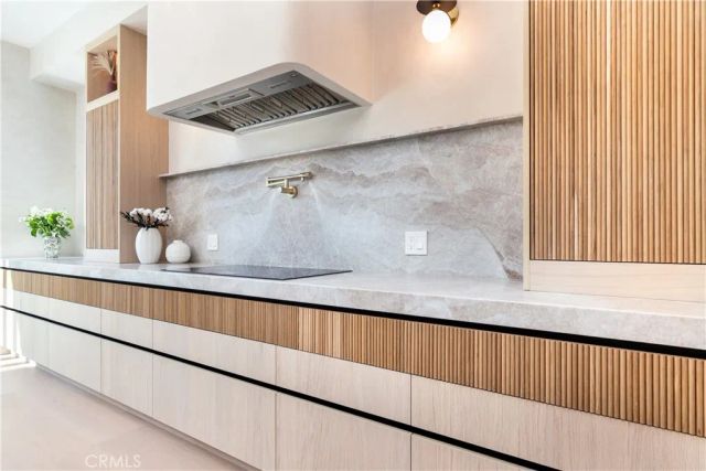 16749 Addison, Encino, CA 91436