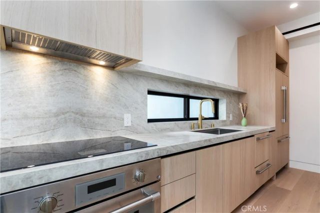 16749 Addison, Encino, CA 91436