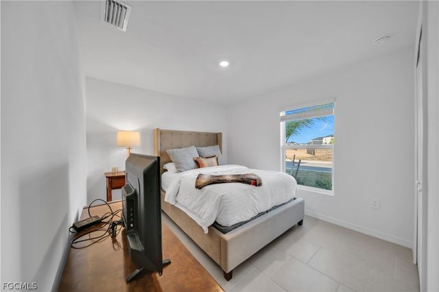 17567 Paradiso WAY, North Fort Myers, FL 33917