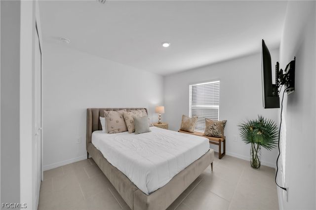 17567 Paradiso WAY, North Fort Myers, FL 33917