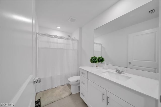 17567 Paradiso WAY, North Fort Myers, FL 33917