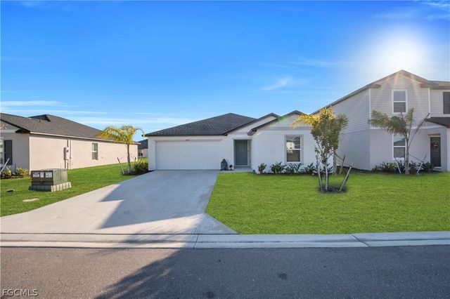 17567 Paradiso WAY, North Fort Myers, FL 33917