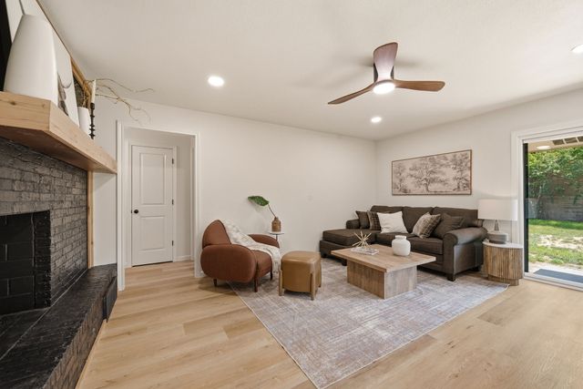 709 Thousand Oaks Drive, Hurst, TX 76054