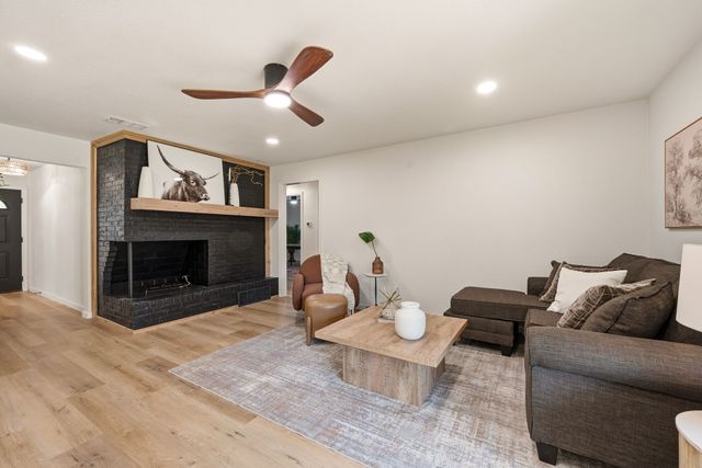 709 Thousand Oaks Drive, Hurst, TX 76054