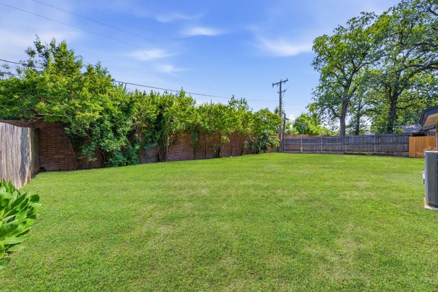 709 Thousand Oaks Drive, Hurst, TX 76054