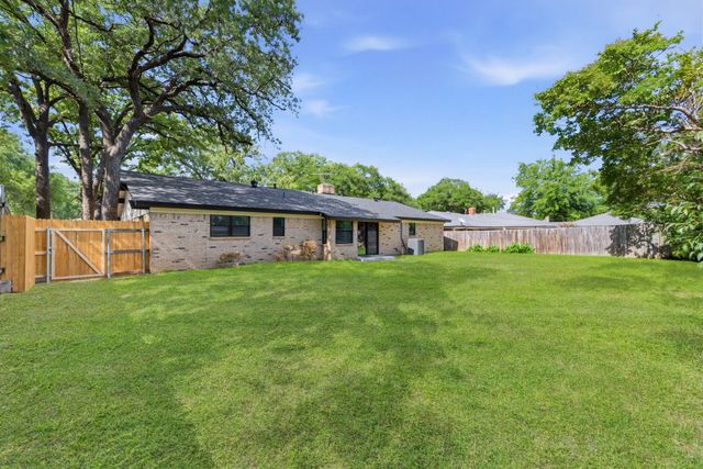 709 Thousand Oaks Drive, Hurst, TX 76054