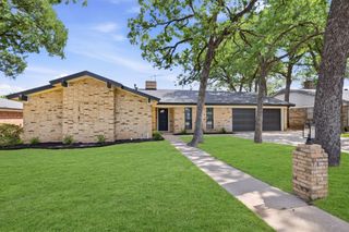 709 Thousand Oaks Drive, Hurst, TX 76054