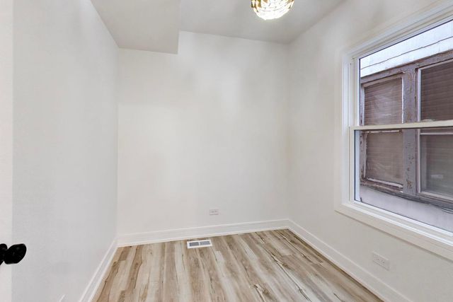544 N Leamington Avenue, Chicago, IL 60644