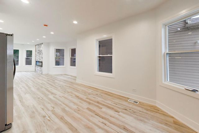544 N Leamington Avenue, Chicago, IL 60644
